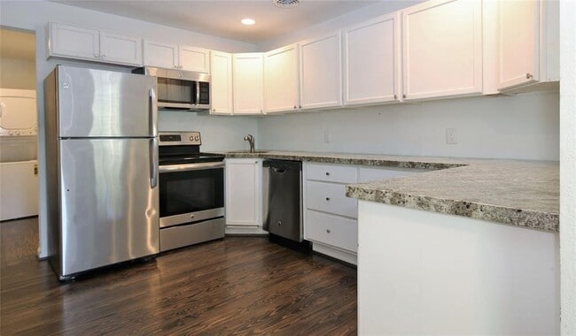 Photo - 728 E 13th St