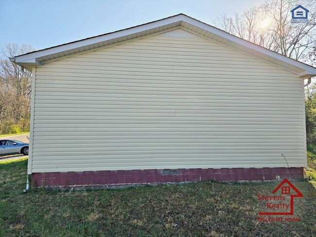 Photo - 210 Holly Berry Ln