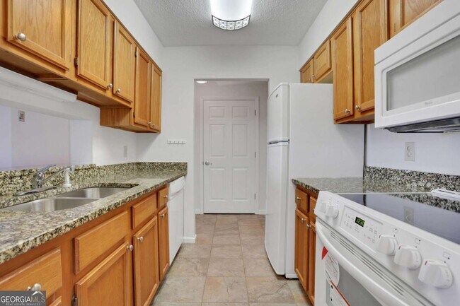 Photo - 300 Johnson Ferry Rd Unidad B1002