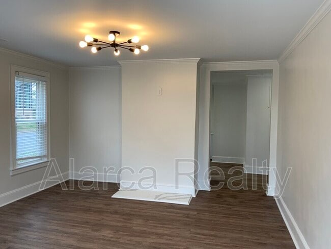 Photo - 3242 Rogers St