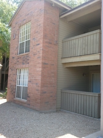 Building Photo - Great 1 bedroom 1 bath 2nd floor unit