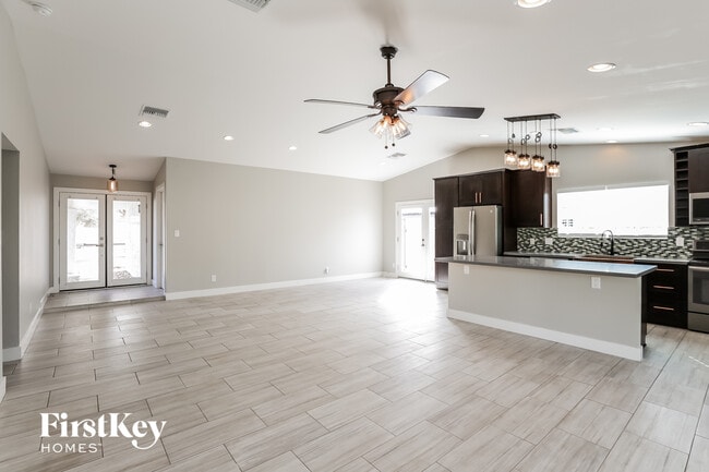 Photo - 1746 E Redfield Rd