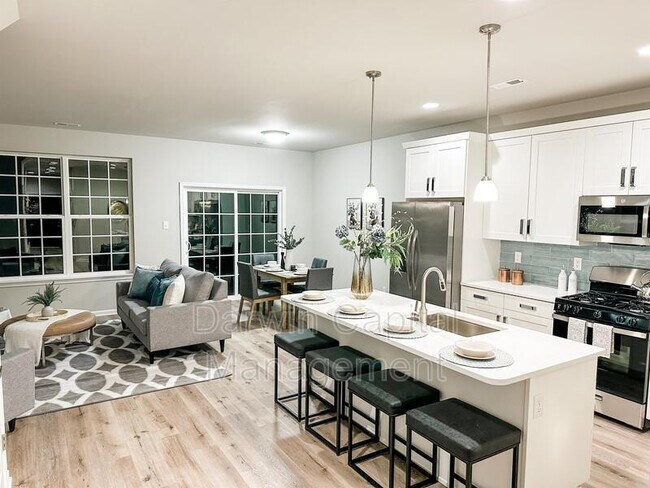 Photo - 385 N Tuckahoe Rd