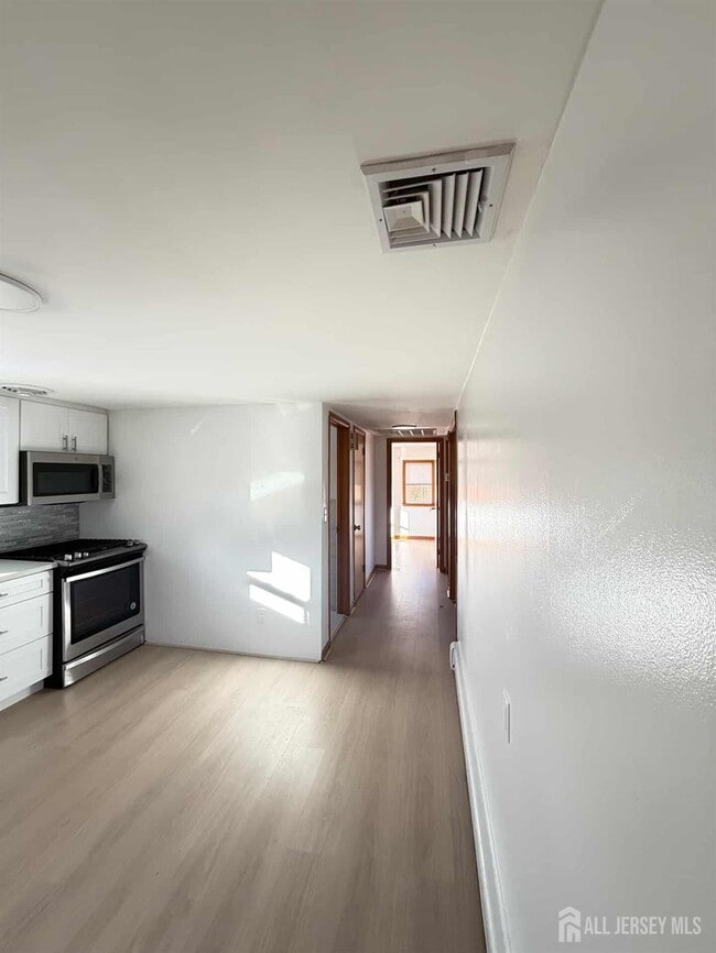 Building Photo - 6 Oakwood Pl Unit 2