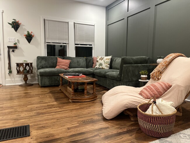 Photo - 2559 E 5th Ave