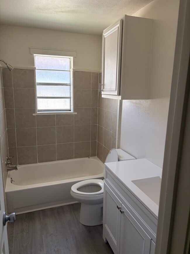 Photo - 4865 Beechwood Dr