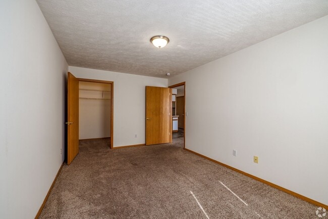 Photo - Eaglewood Apartments