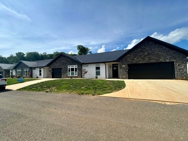 Photo - 166 Lakeshore Bay Dr
