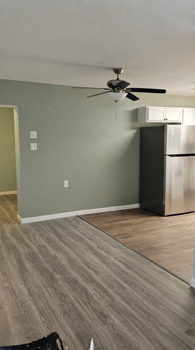 1950 W Donner St Unit B