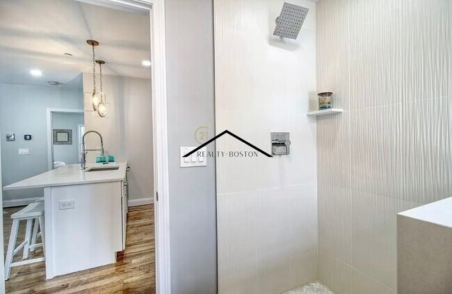 Photo - 51 Havre St Unit 1