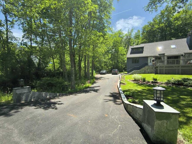 421 E Hyerdale Dr