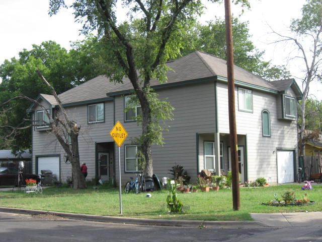 FANTASTIC 3 BEDROOM / 2.5 BATH DUPLEX