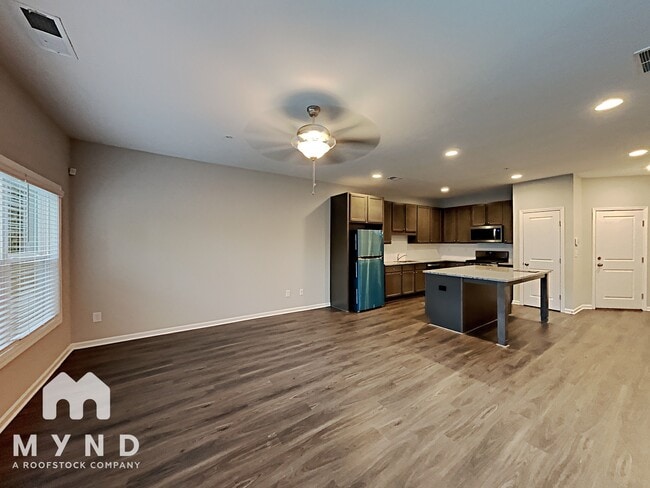 Photo - 2861 Regal Park Dr NW