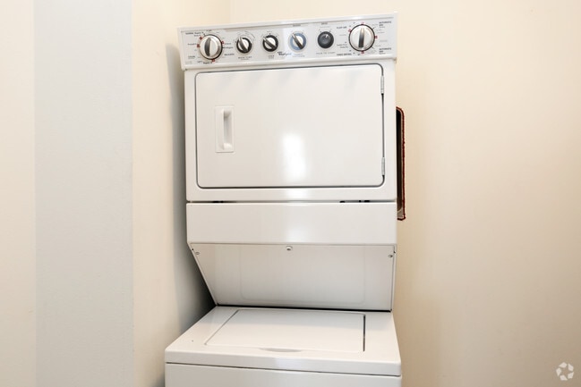 1BR, 1BA - 615 SF - Washer & Dryer