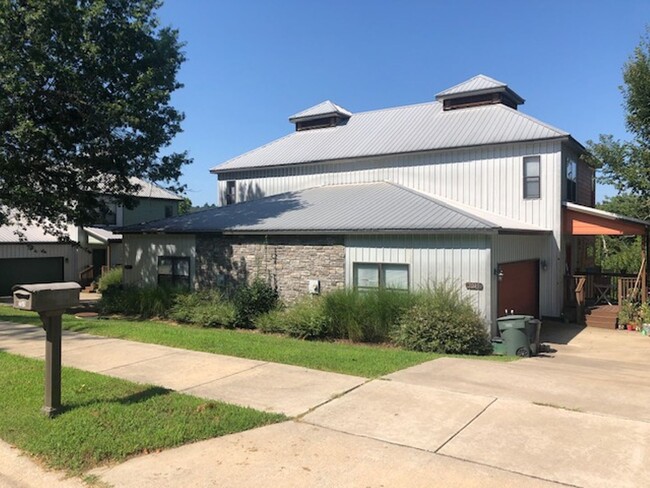 2 bedroom duplex in East Fayettville - 2 bedroom duplex in East Fayettville House