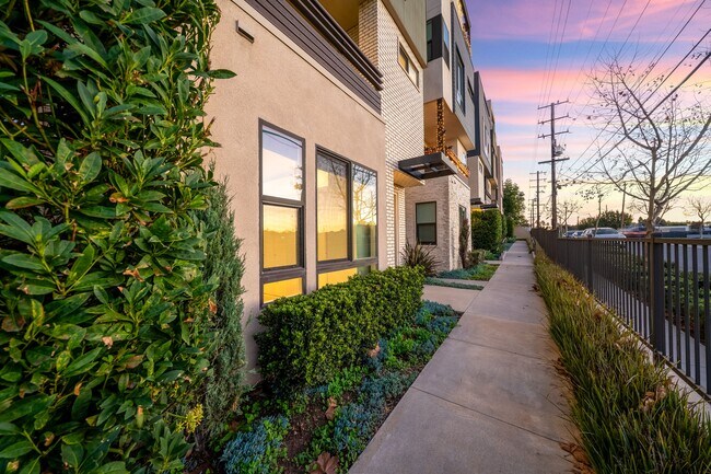 Photo - 1650 Pomona Ave