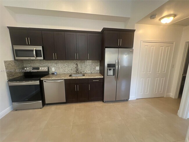2268 SW 8th St Unidad 3