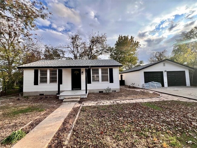 Building Photo - 307 W Gibson