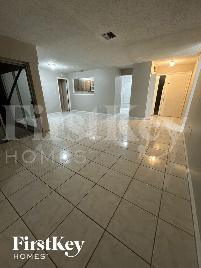 Photo - 105 Alcala Dr