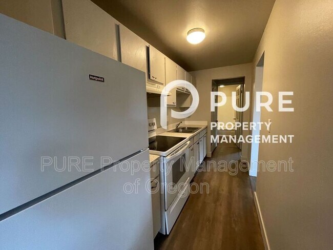 Photo - 18411 E Burnside St Unit 108