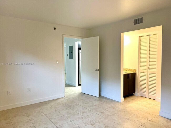 Photo - 5249 NW 7th St Unidad 303
