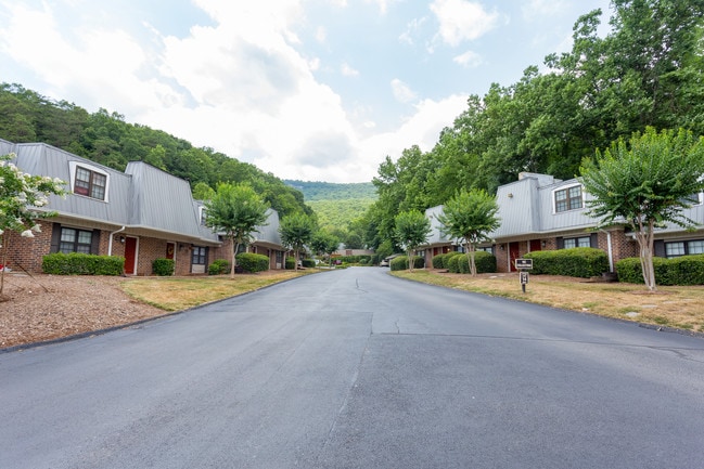 Trails of Signal Mountain Apartment Homes For Rent in Chattanooga, TN