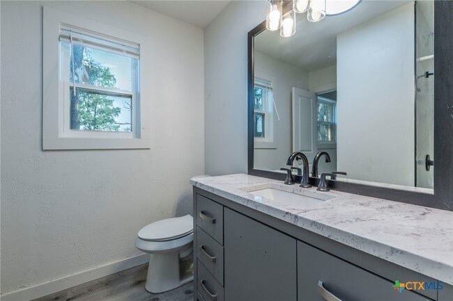 Photo - 4013 Valley View Dr House