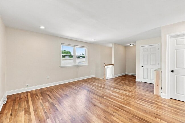Photo - 438 W Chestnut St
