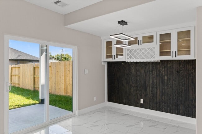 Photo - 7925 Colonial Ln