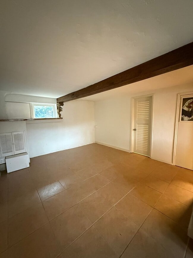 1808 Easton Rd Unidad Basement
