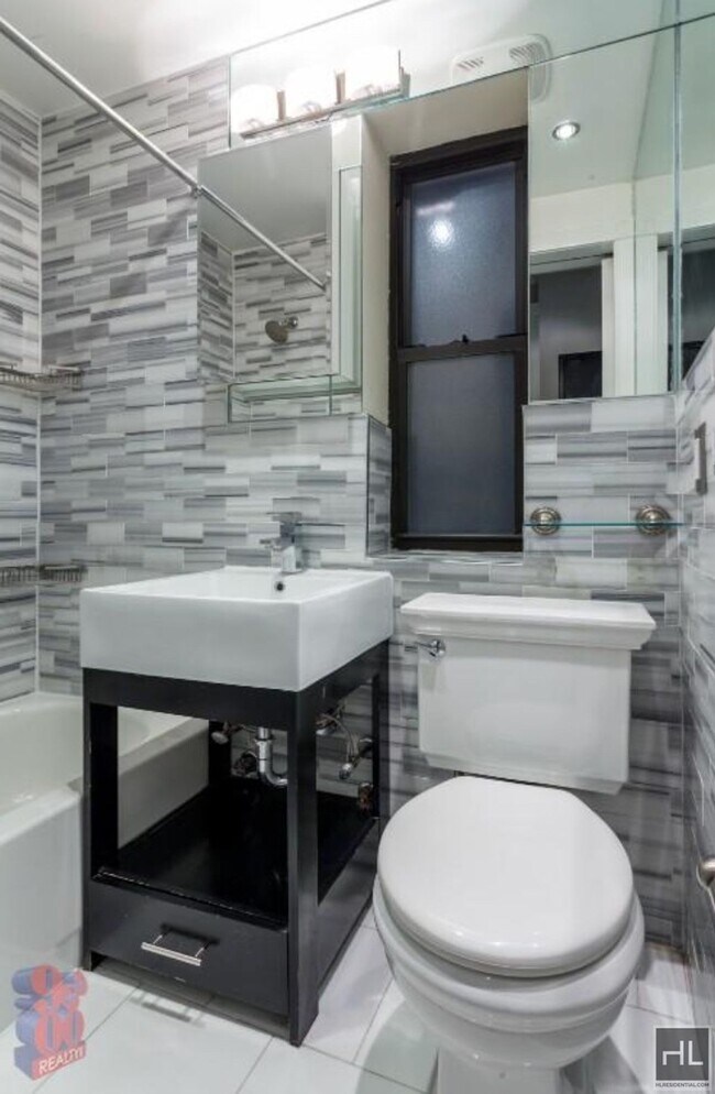 Photo - RIDGE ST. Unit A