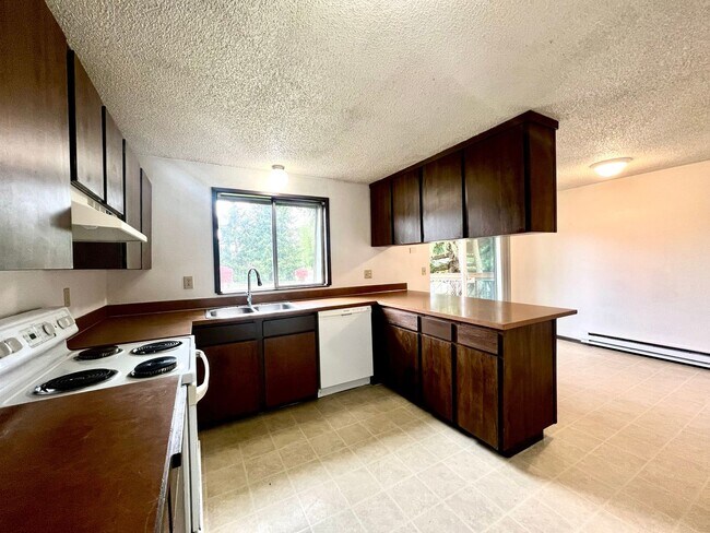 Photo - Upper-Floor Unit in Fourplex near Tacoma Mall
