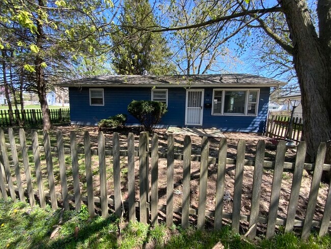 Building Photo - 921 Martin St