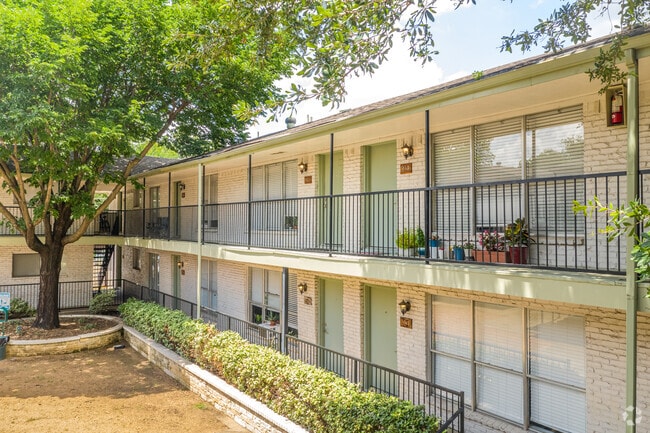 Photo - Gaston Flats