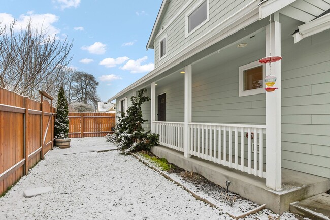 Photo - 3 bedroom 2.5 bath Home in beautiful Blaine!