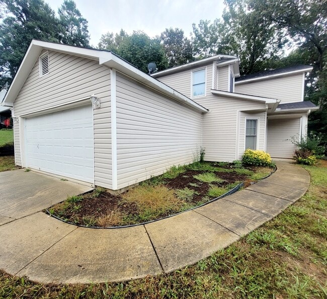 Building Photo - 508 Farmingdale Rd SE Rental