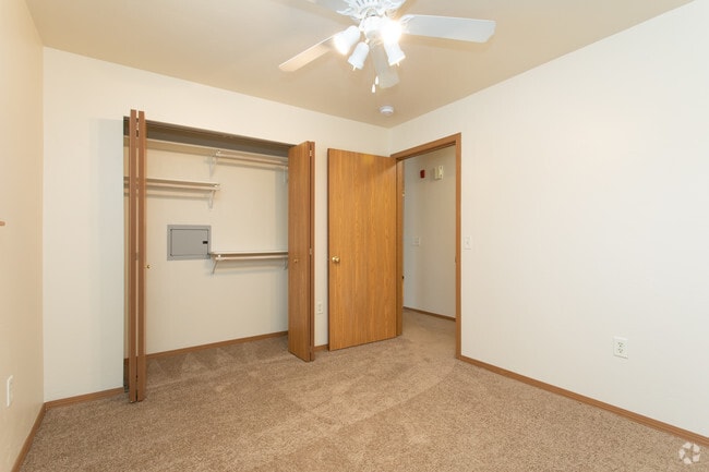 BREEZEWOOD APARTMENTS
