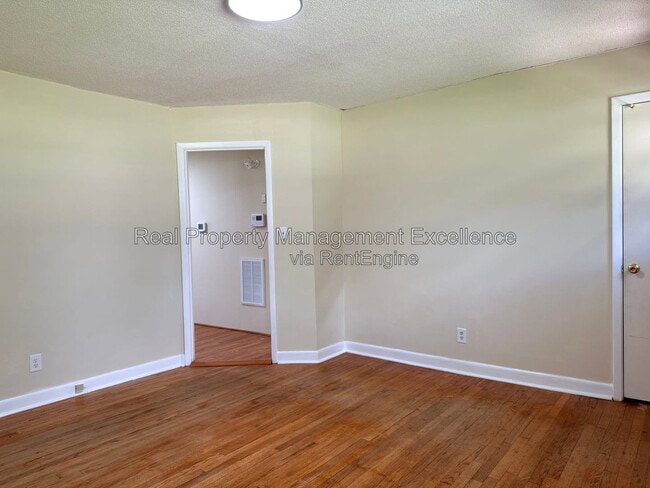 Photo - 415 W 2nd St