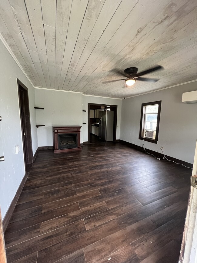 Photo - 405 S Skaggs Rd