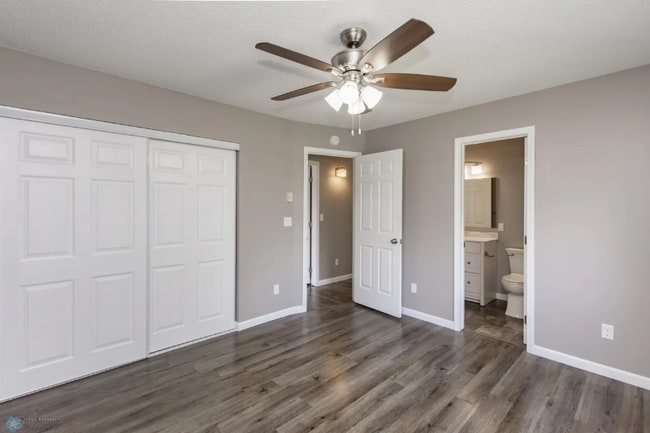 Photo - 715 49th St S