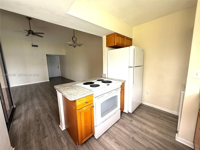 Building Photo - 800 Independence Dr Unit 800I