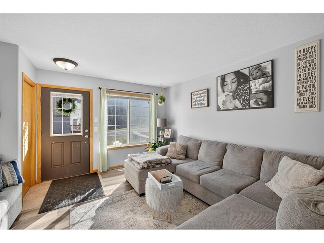 Photo - 742 Baylee Pl SW