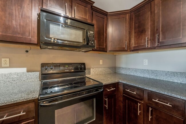 Building Photo - 3 Bedroom 2 Bathroom Lafayette Townhome for Rent!