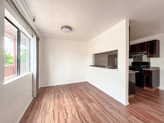 Photo - 14746 Delano St Unit 6