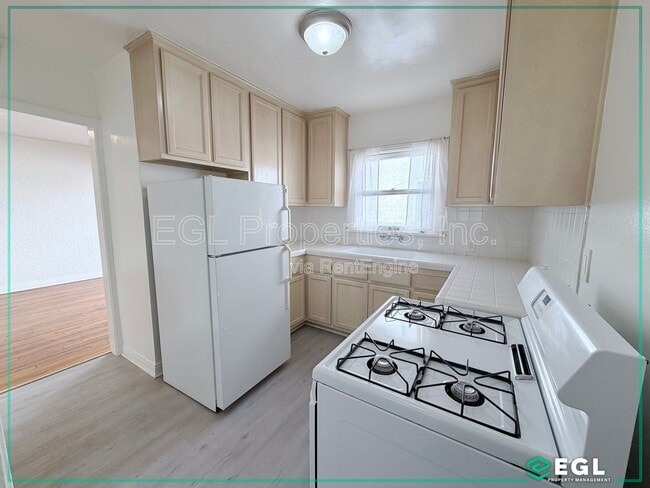 Photo - 807 N Martel Ave