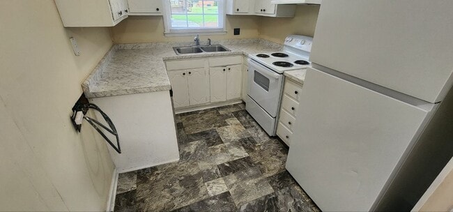 Photo - 302 Lambert St