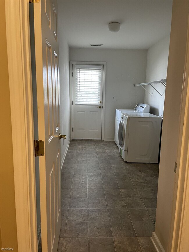 Photo - 2 br, 2.5 bath Townhome - 8039 Bristle Toe...
