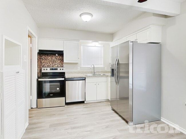 Photo - 1142 Shadyglen Cir