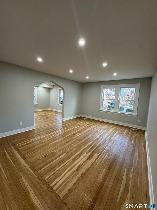 Photo - 130 Roydon Rd