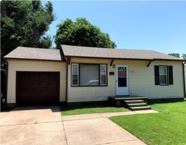 Building Photo - 5108 N Beaver Ave